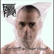 Le texte musical APPLAUSI PER FIBRA de FABRI FIBRA est également présent dans l'album Tradimento (2006)